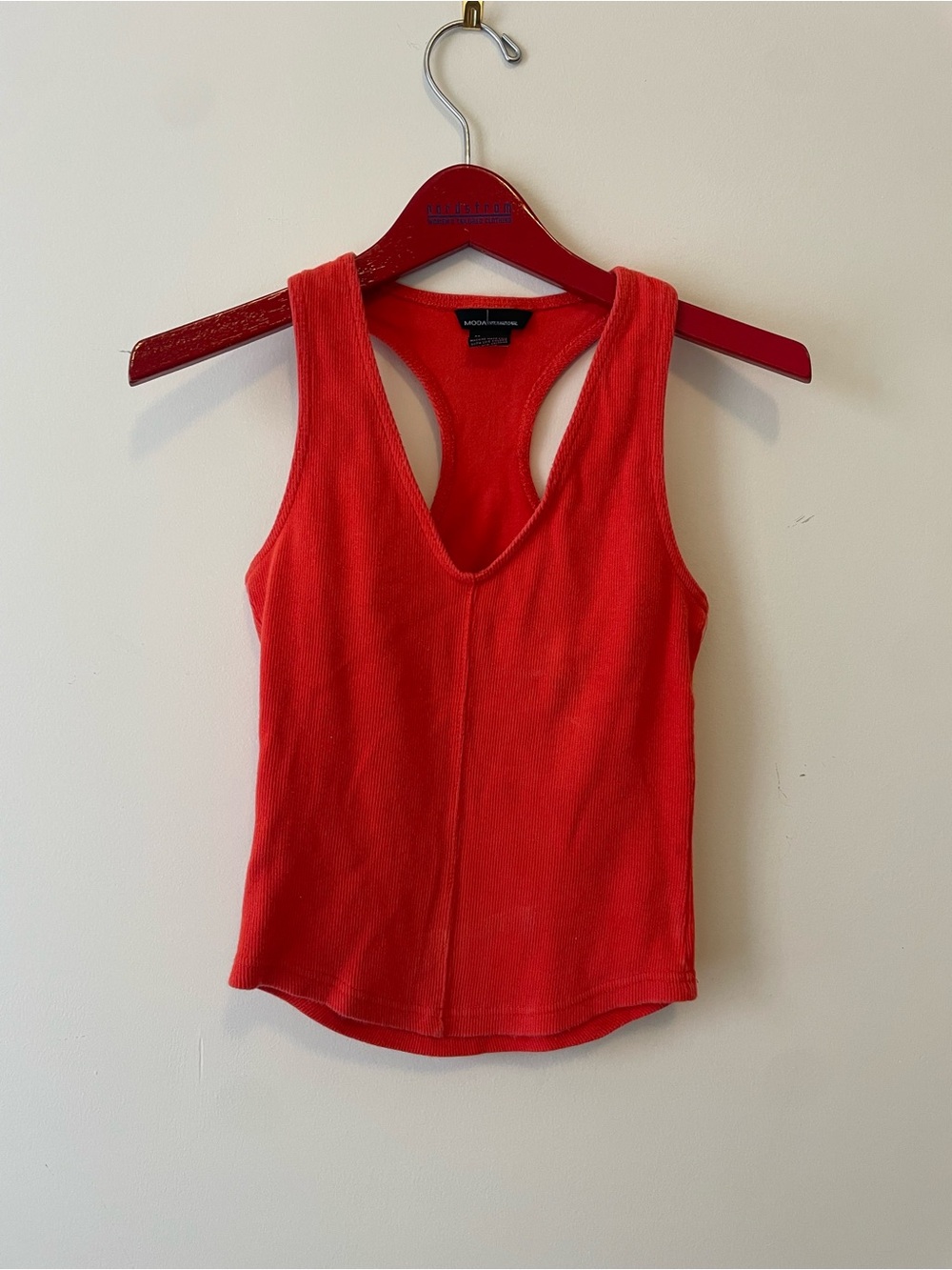 Moda international vintage Red V-Neck Ribbed Racerback Tank - Picture 2 of 4